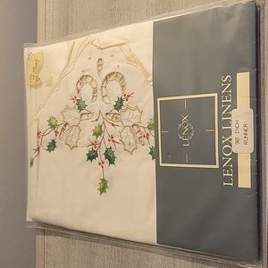 LENOX CHRISTMAS TABLE RUNNERLENOX CHRISTMAS TABLE RUNNER